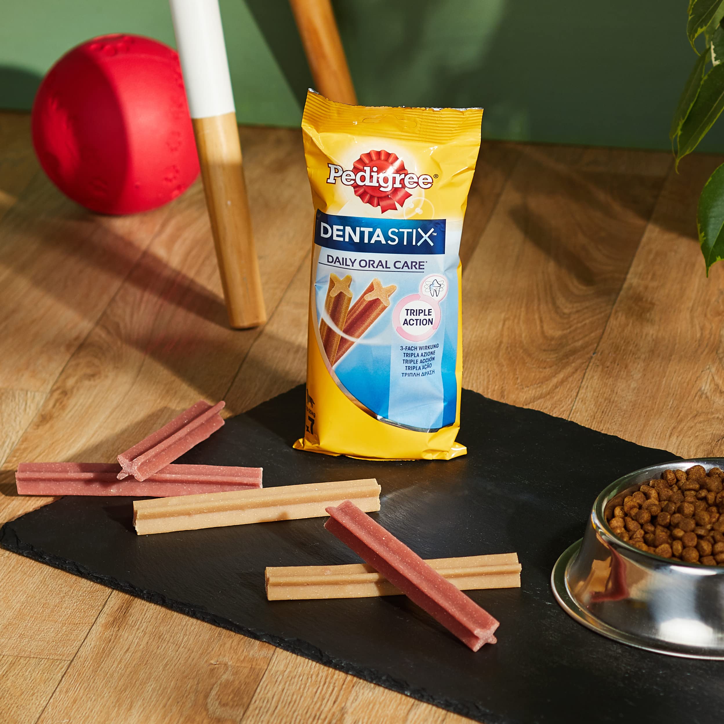 PEDIGREE DENTASTIX - Dental Dog Chews - Adult Medium Dogs 10-25kg - 4 x 28 Sticks - Megapack of Dog Dental Sticks