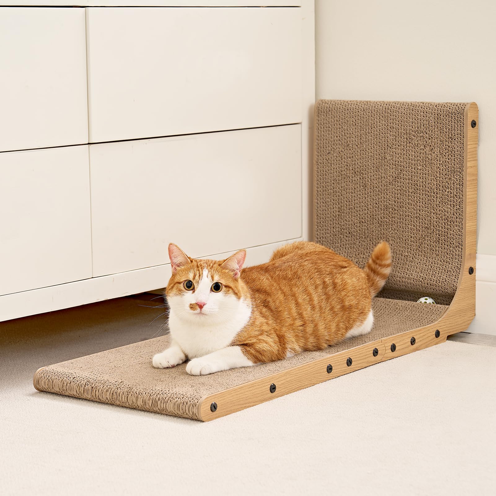 EHEYCIGA L Shape Vertical Cat Scratcher, 68cm High Cat Scratching Board for Indoor Cats, Protecting Furniture Scratch Pad, Cardboard Scratching with Ball Toy