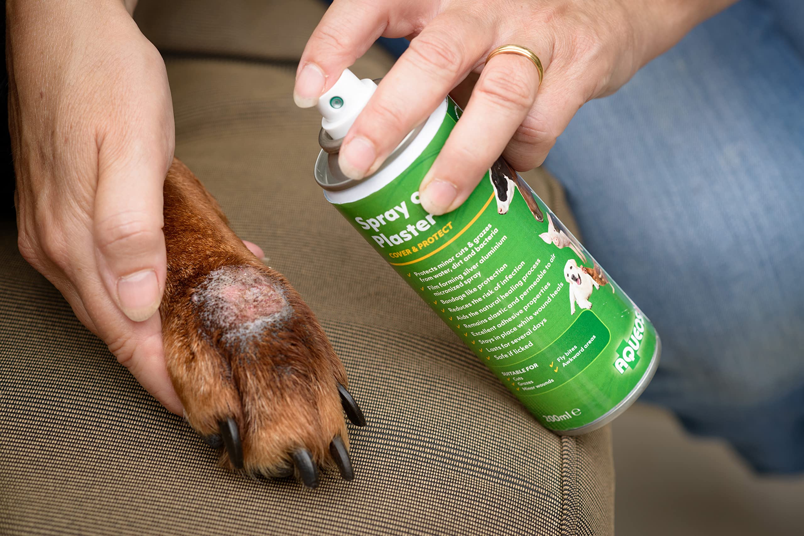 Aqueos Spray on Plaster for Dogs, Cats, Horses and All Animals - Protects Minor Wounds from Germs, Insect and Fly for use in Dog First Aid Kit / 200ml